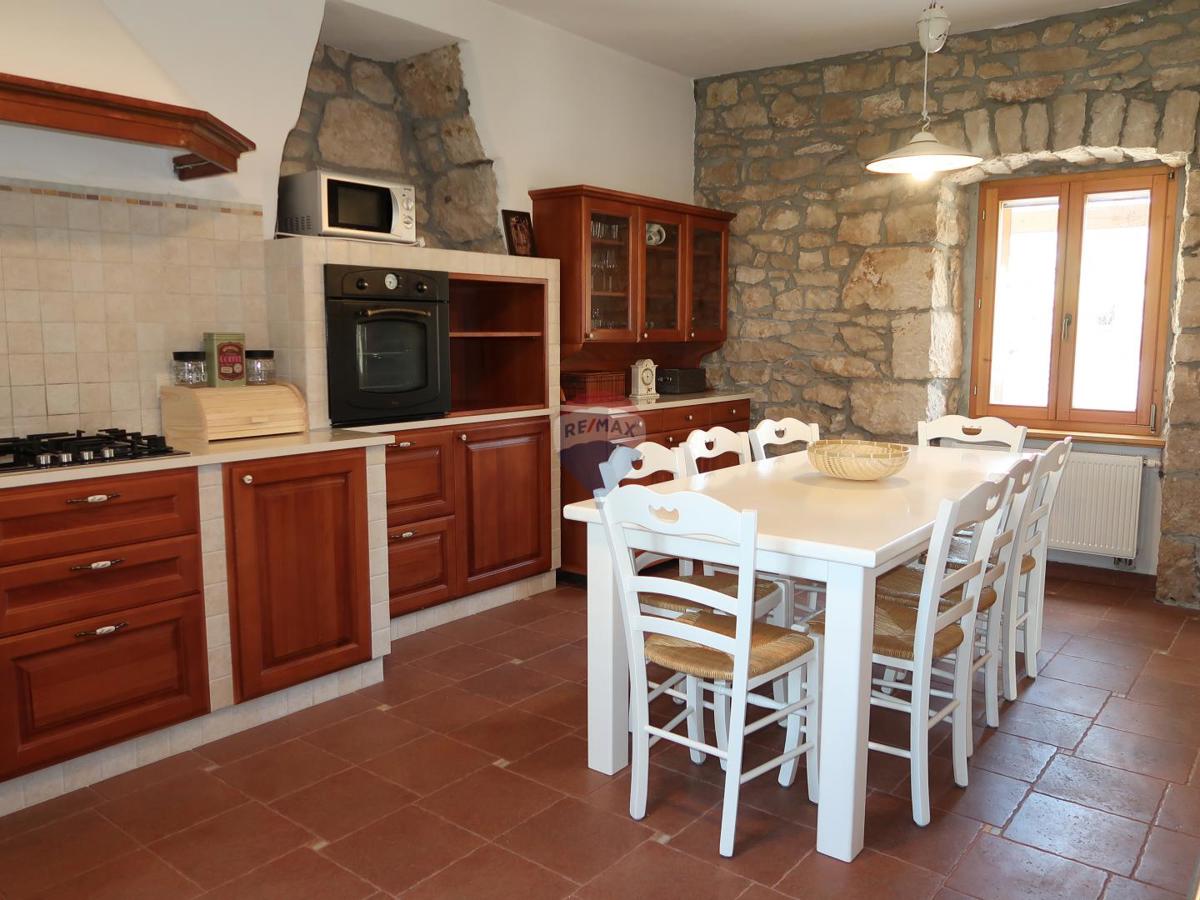 Casa Nedešćina, Sveta Nedelja, 350,88m2