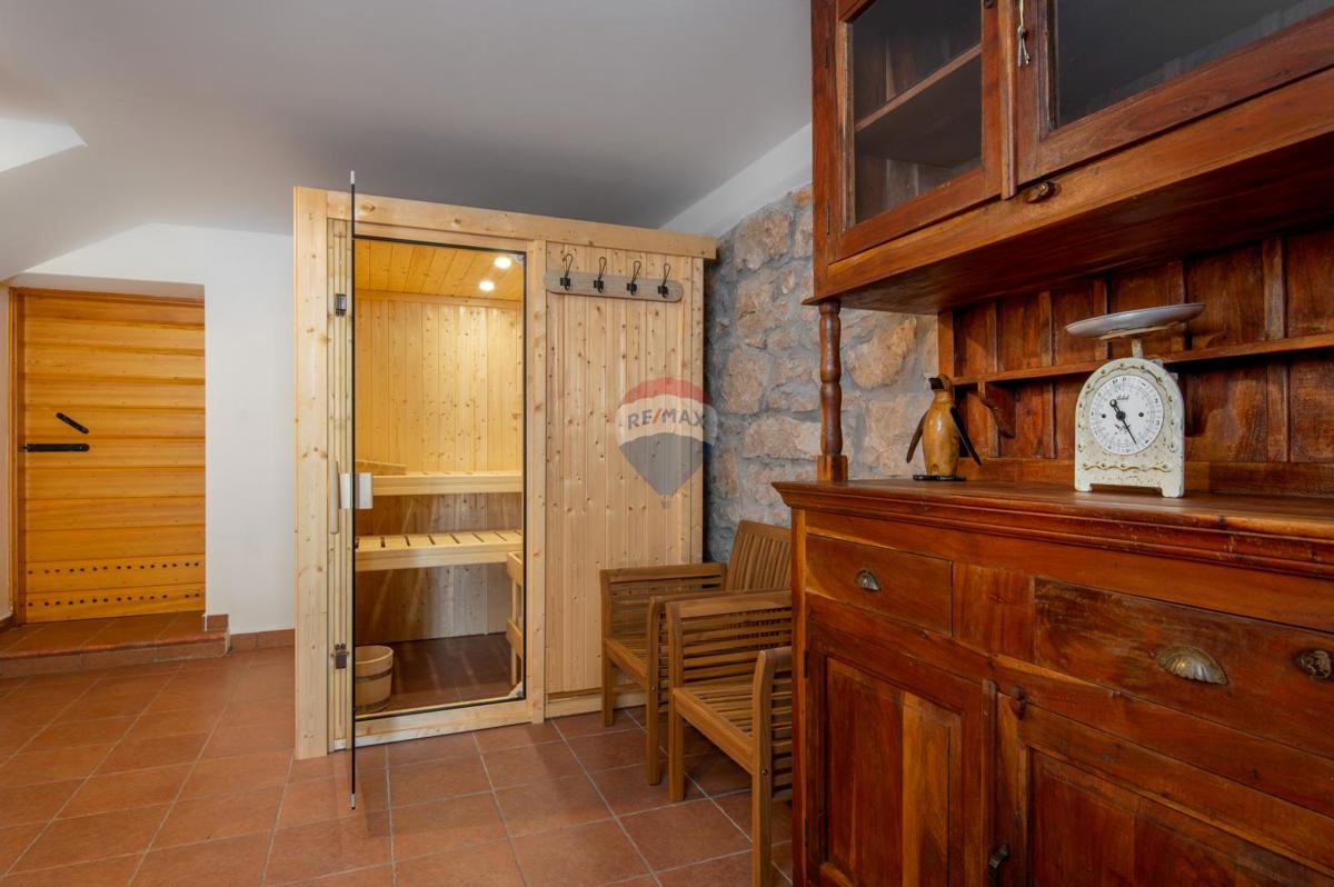 Casa Nedešćina, Sveta Nedelja, 350,88m2