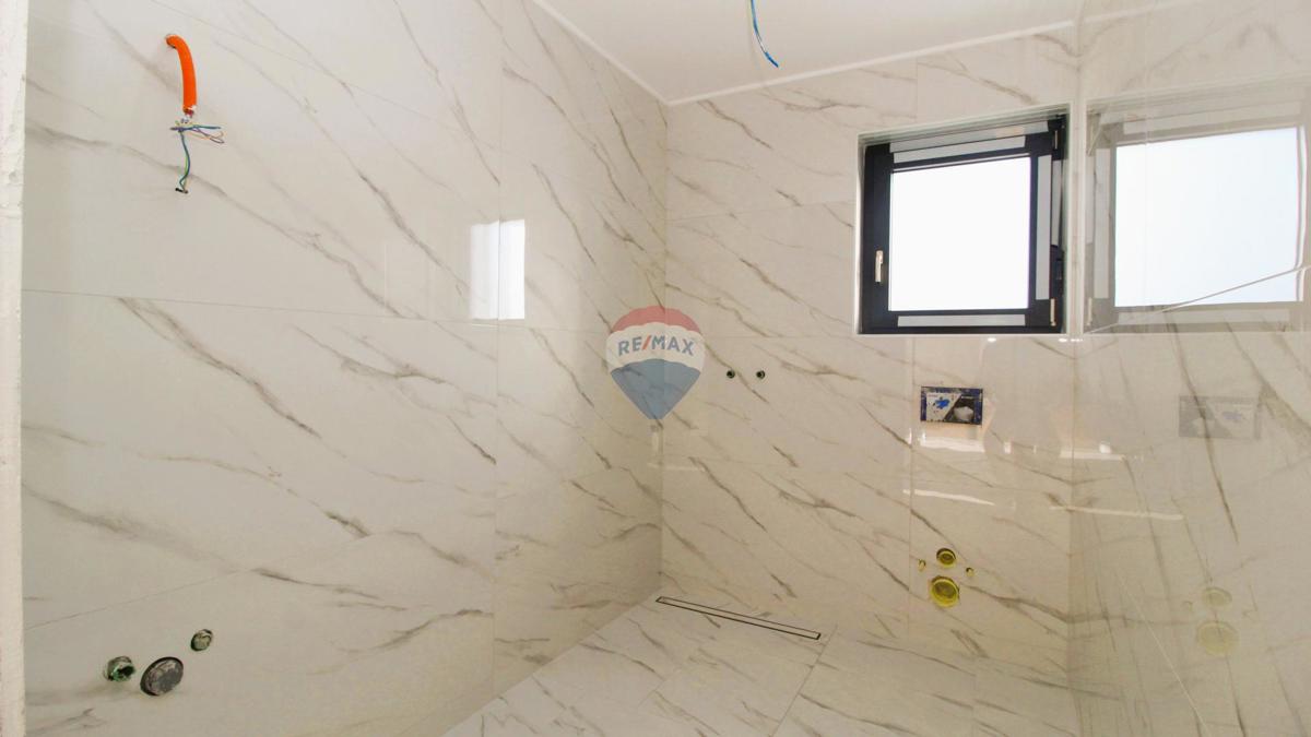 Appartamento 2 camere con terrazza e vista mare – Novigrad