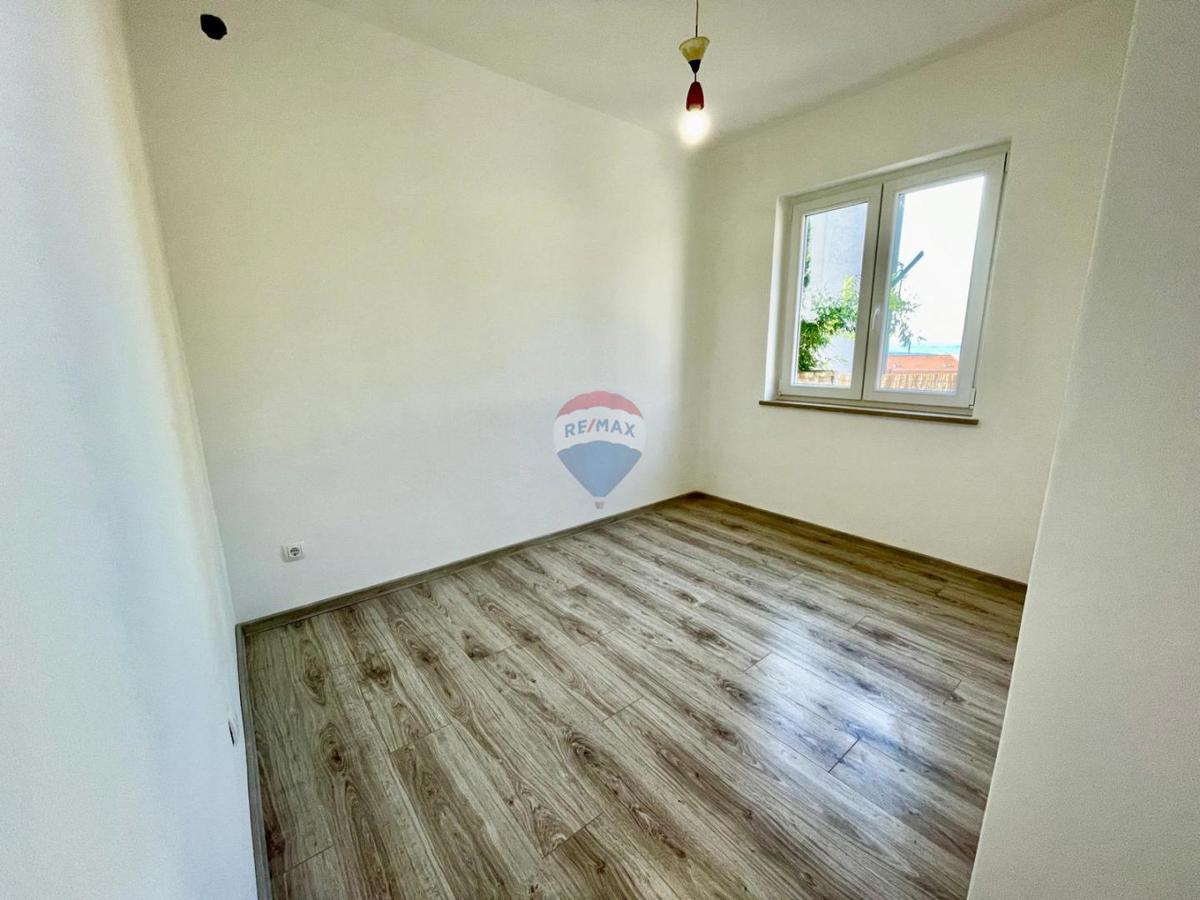 Crikvenica – appartamento bilocale ristrutturato con giardino