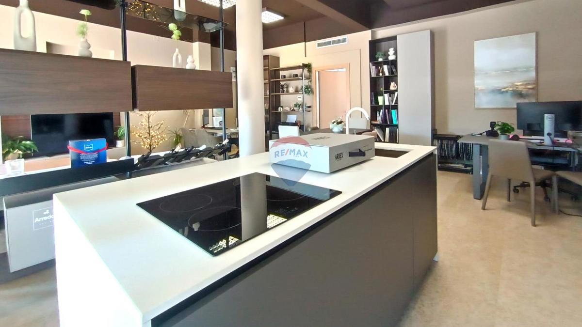 Attività commerciale Novigrad, 129m2