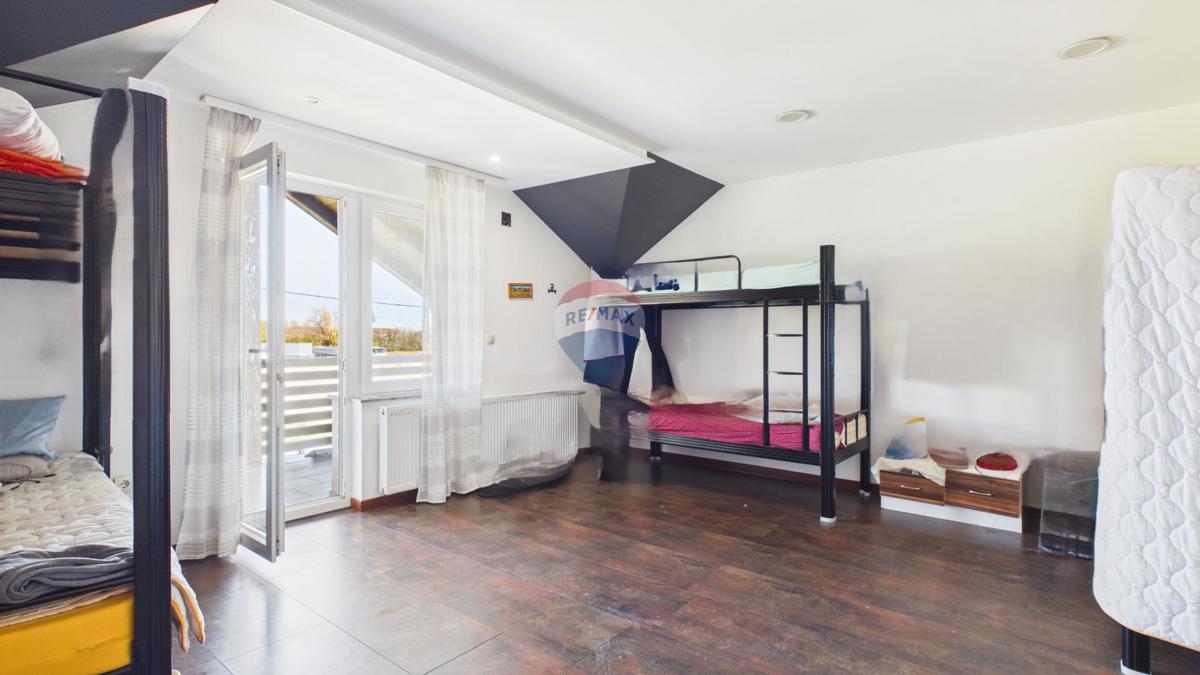 Casa Gornji Desinec, Jastrebarsko - Okolica, 245m2