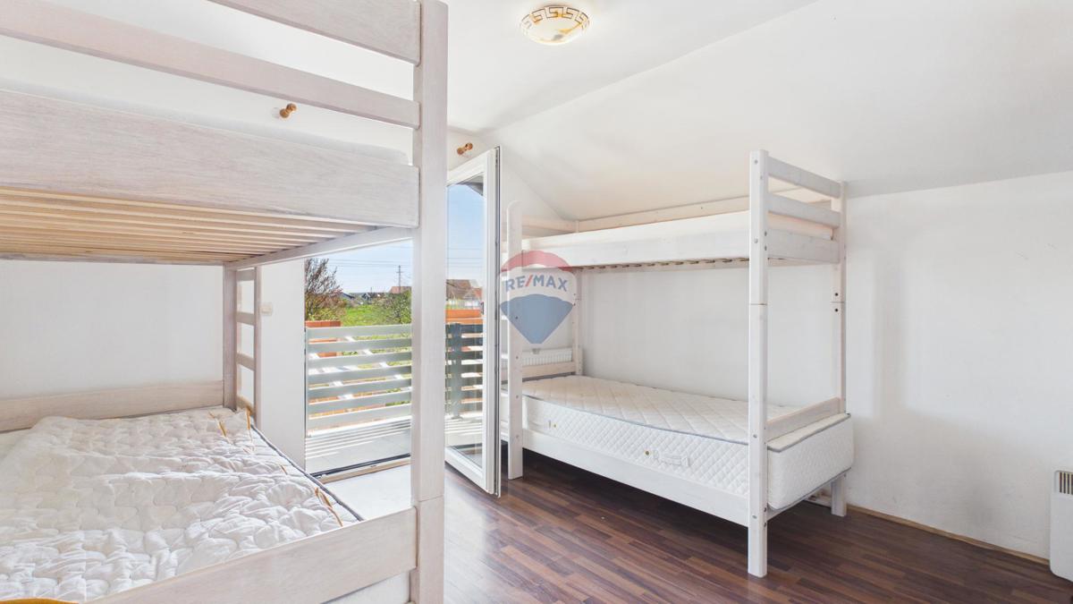 Casa Gornji Desinec, Jastrebarsko - Okolica, 245m2