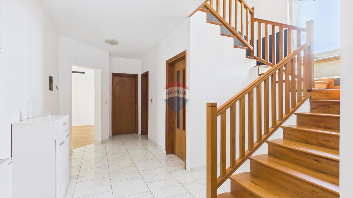 Casa Gornji Desinec, Jastrebarsko - Okolica, 245m2