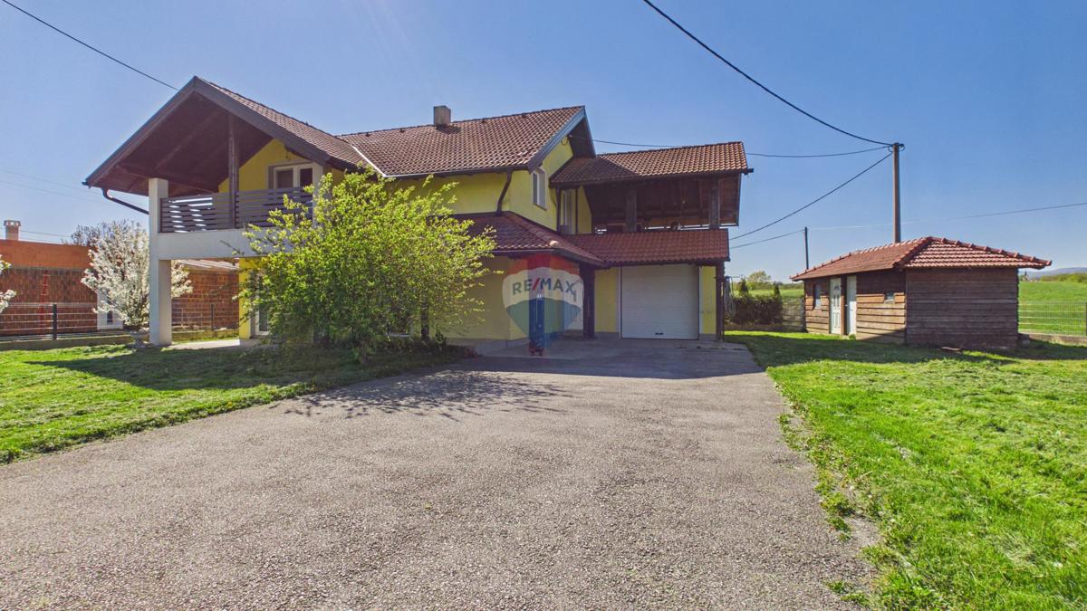Casa Gornji Desinec, Jastrebarsko - Okolica, 245m2