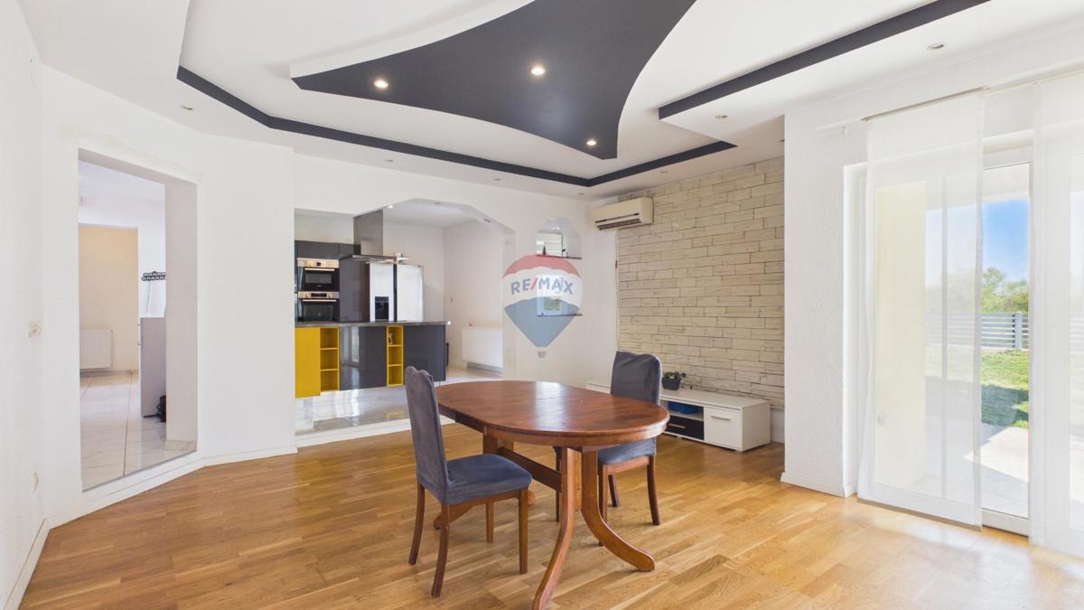 Casa Gornji Desinec, Jastrebarsko - Okolica, 245m2