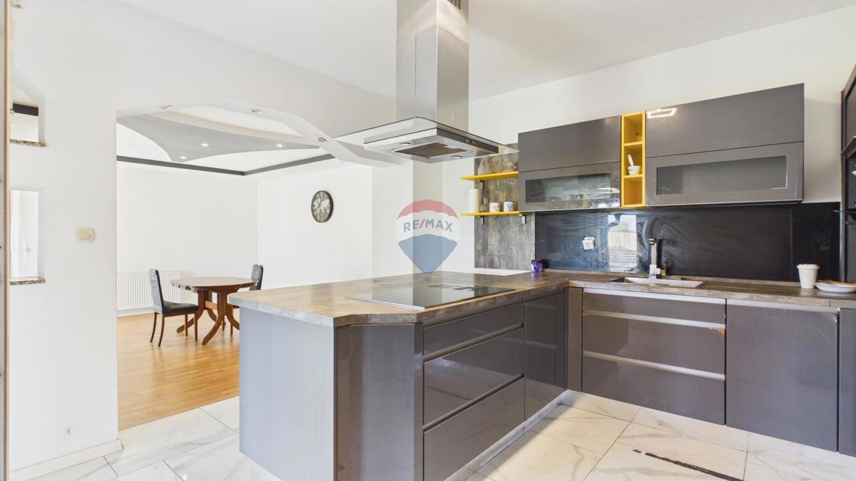 Casa Gornji Desinec, Jastrebarsko - Okolica, 245m2