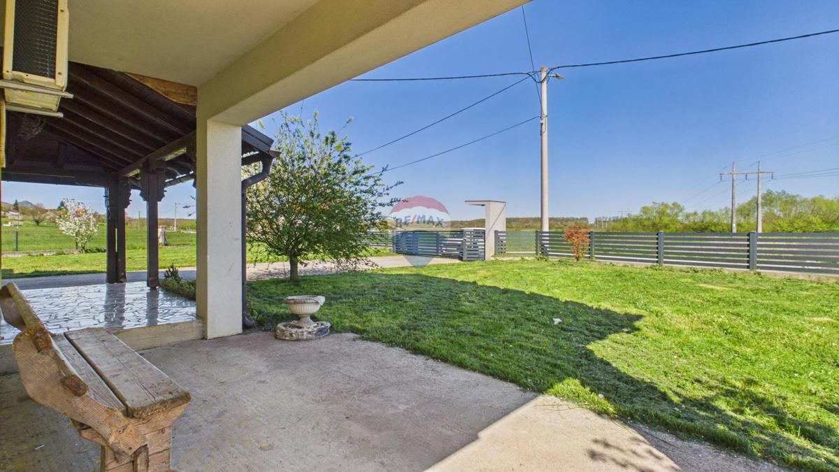 Casa Gornji Desinec, Jastrebarsko - Okolica, 245m2