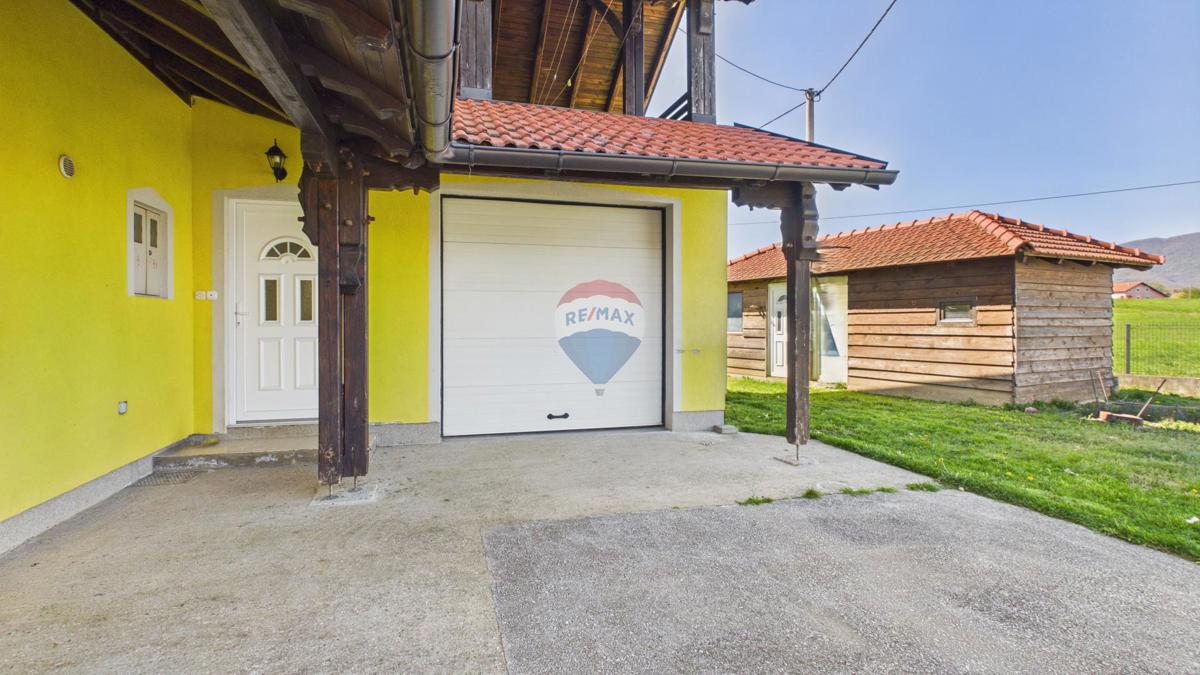 Casa Gornji Desinec, Jastrebarsko - Okolica, 245m2