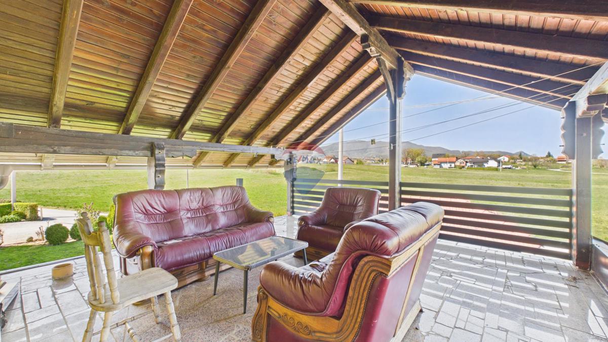 Casa Gornji Desinec, Jastrebarsko - Okolica, 245m2