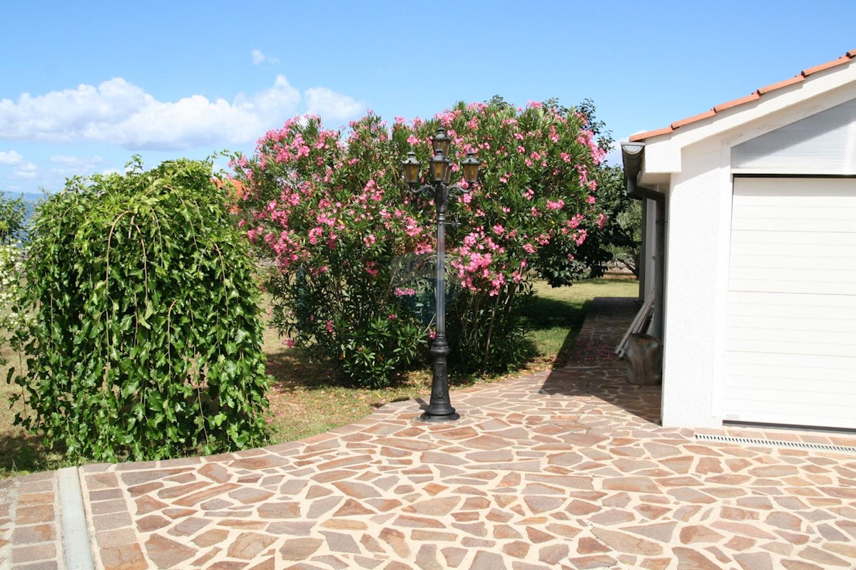 Malinska, Island of Krk, beautiful villa with a large garden, two garages and sea views!