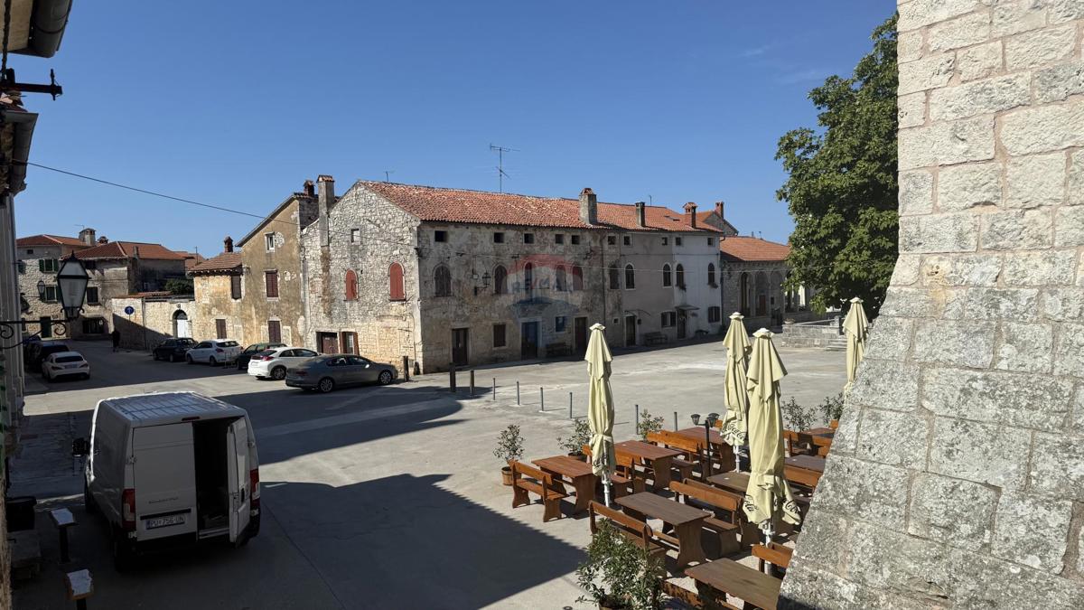 ISTRIA, SVETVINČENAT - Casa storica con cortile vicino al Castello