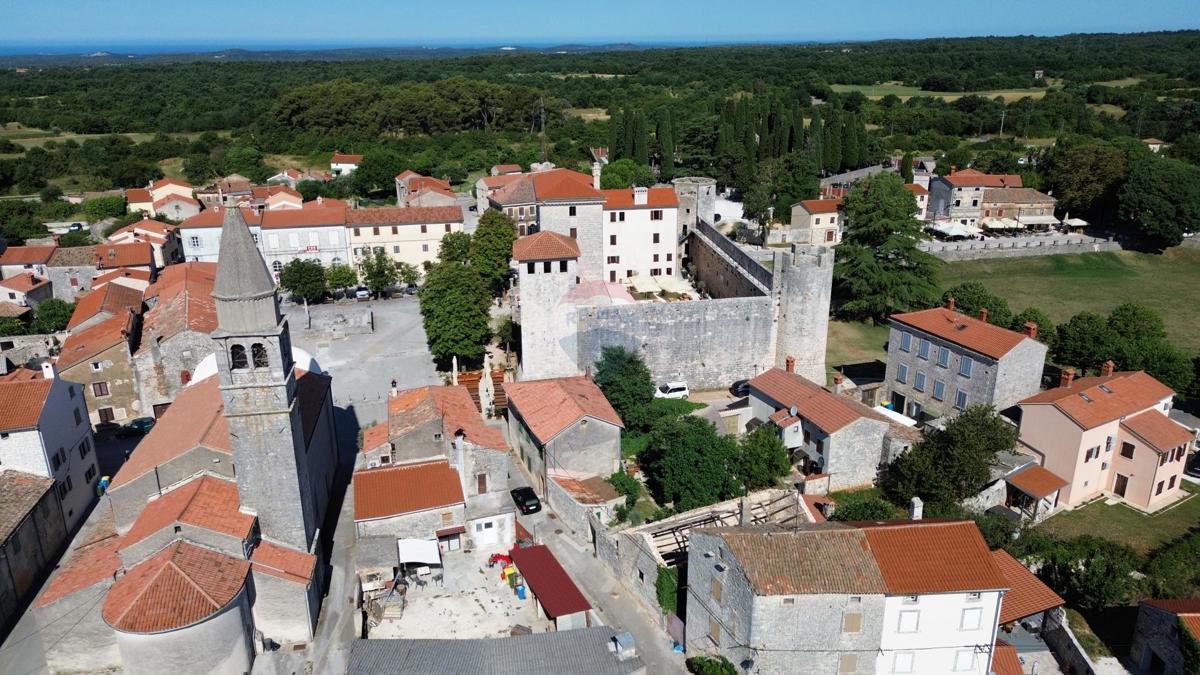 ISTRIA, SVETVINČENAT - Casa storica con cortile vicino al Castello