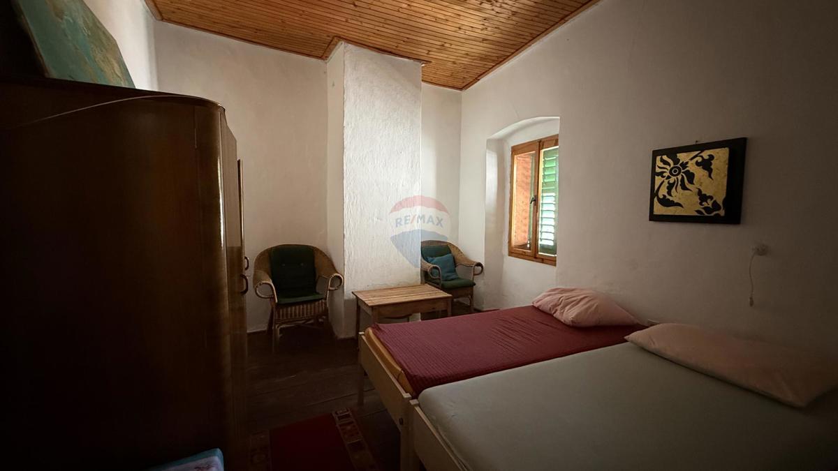 ISTRIA, SVETVINČENAT - Casa storica con cortile vicino al Castello