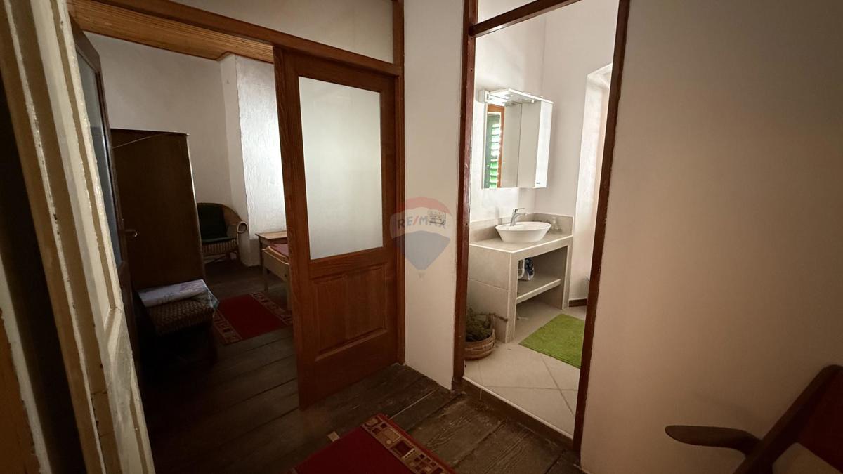ISTRIA, SVETVINČENAT - Casa storica con cortile vicino al Castello