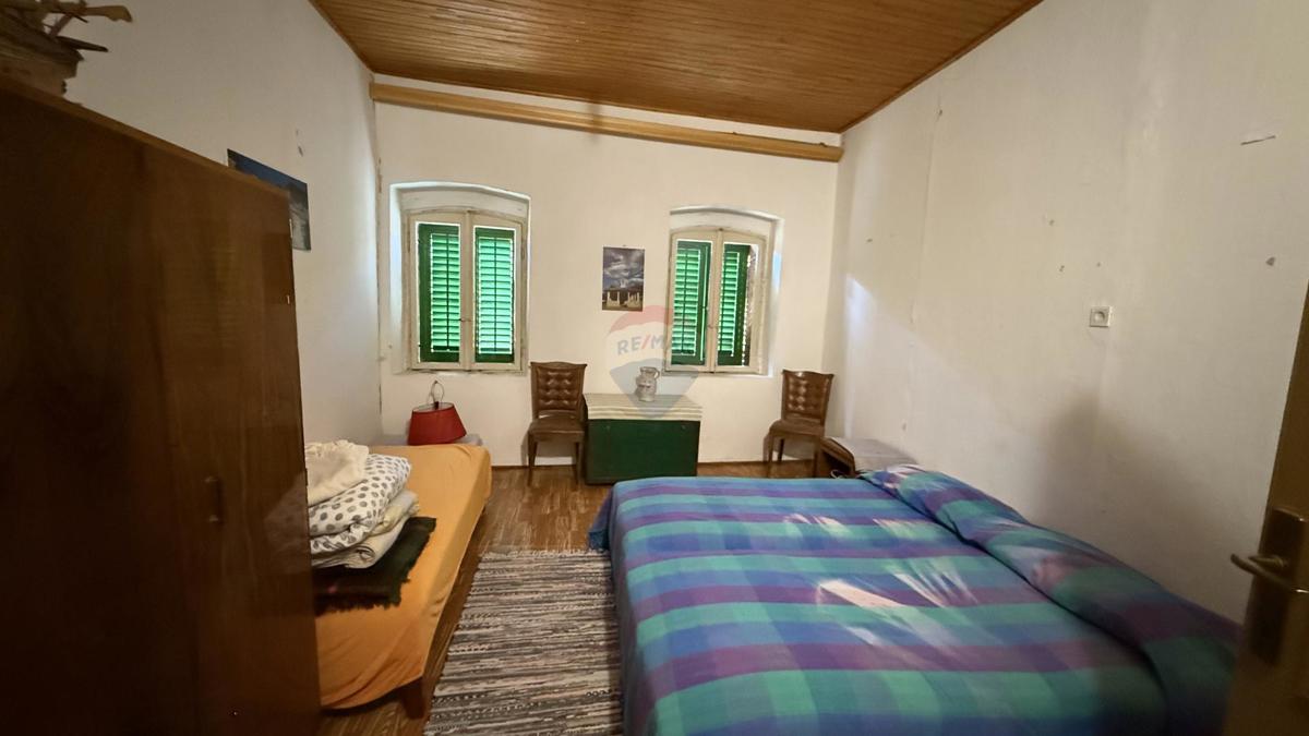 ISTRIA, SVETVINČENAT - Casa storica con cortile vicino al Castello