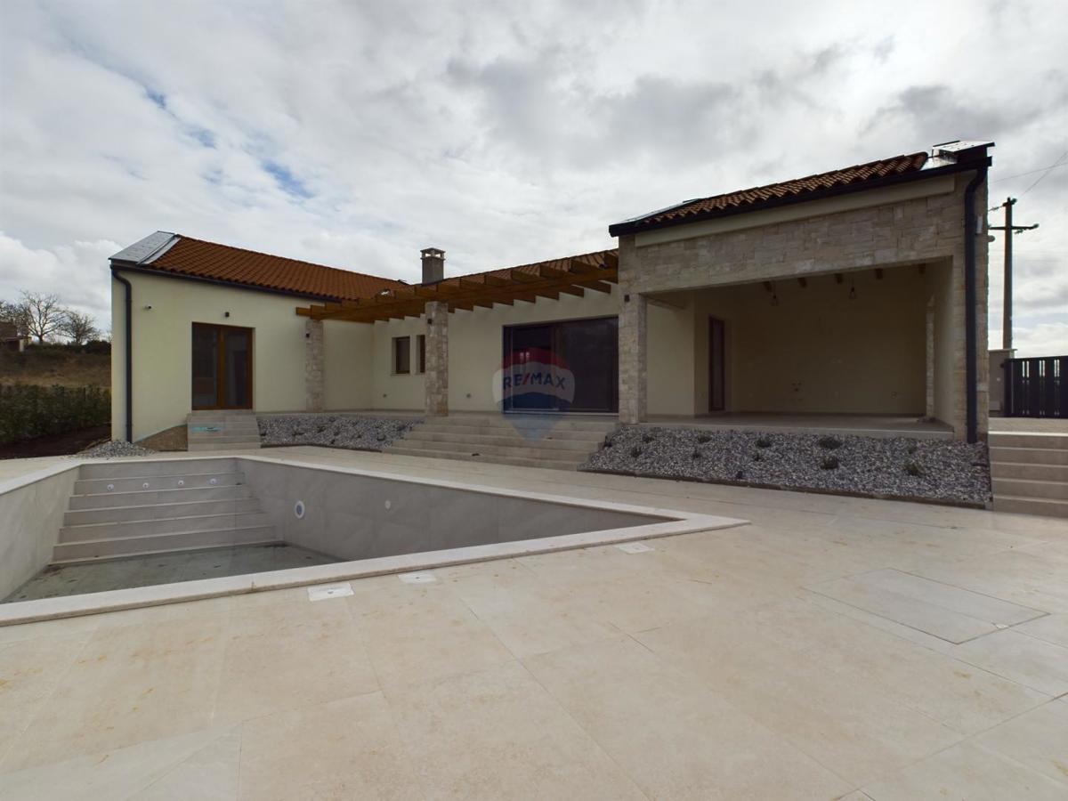 ISTRIA, TINJAN Quality holiday house 160 m2 with swimming pool 