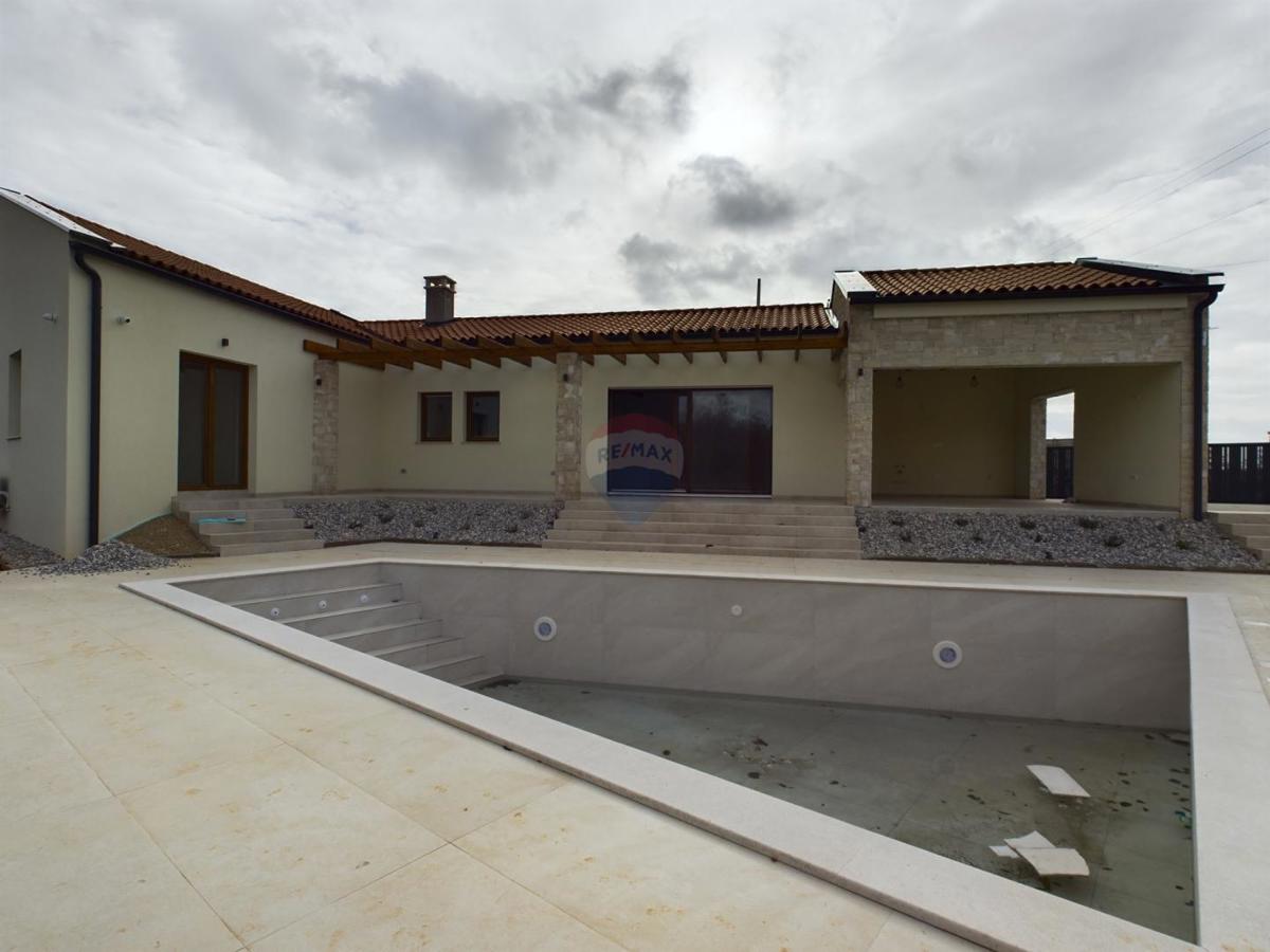 ISTRIA, TINJAN Quality holiday house 160 m2 with swimming pool 
