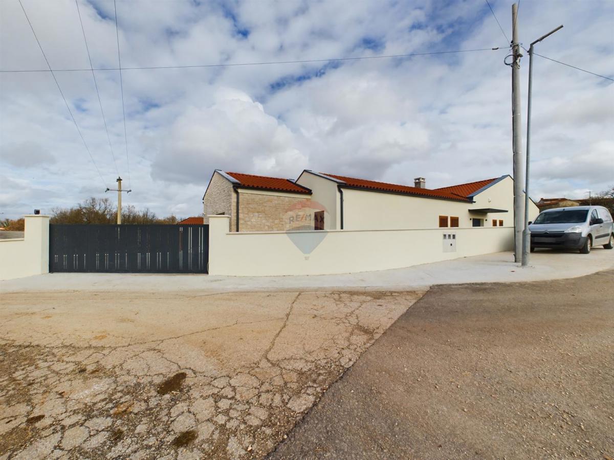 ISTRIA, TINJAN Quality holiday house 160 m2 with swimming pool 