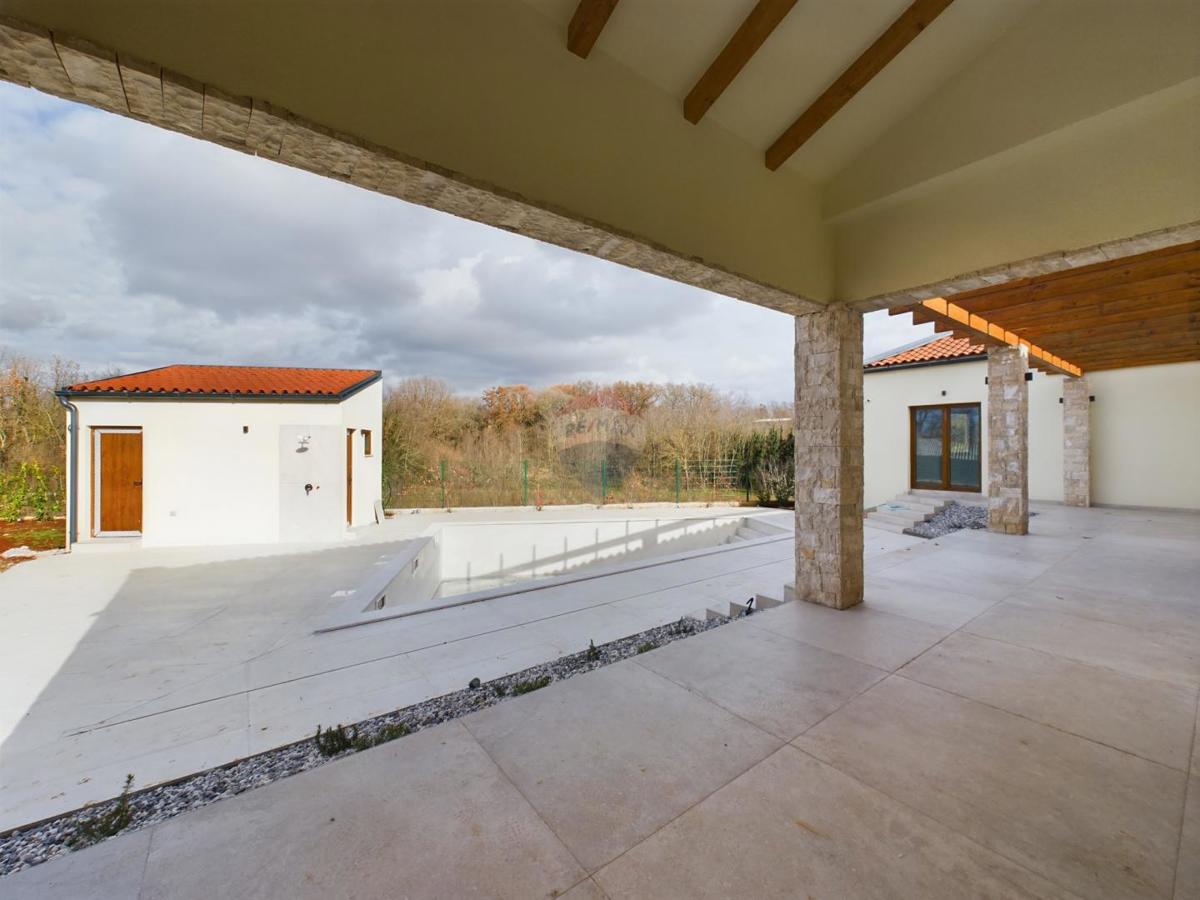 ISTRIA, TINJAN Quality holiday house 160 m2 with swimming pool 