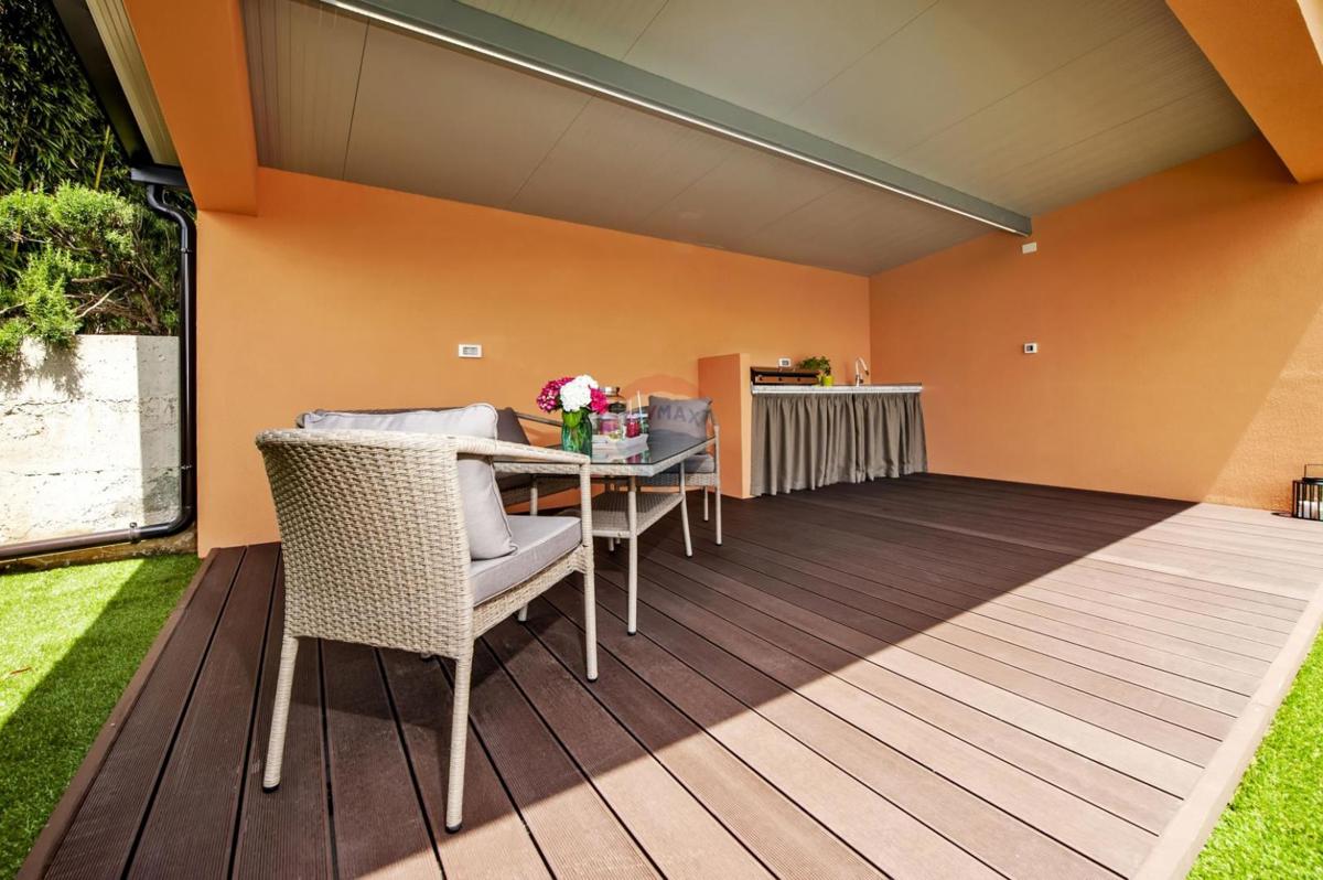 Istria, Rovigno – 7 km, Villa di lusso, zona tranquilla – Terreno 1719 m²