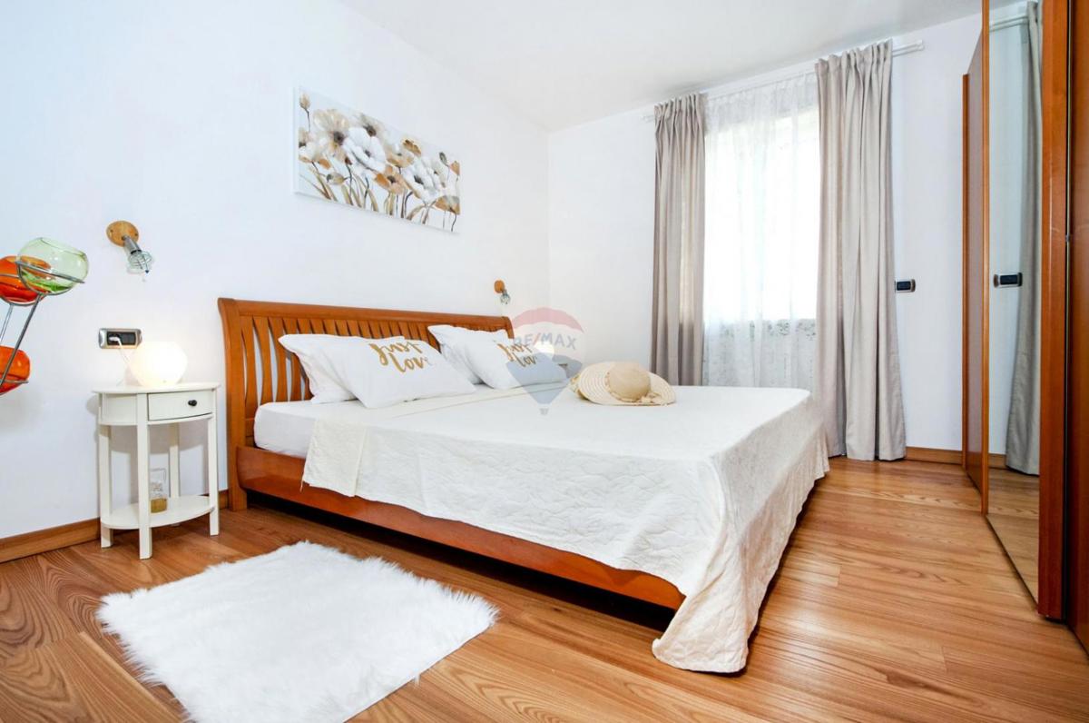 Istria, Rovigno – 7 km, Villa di lusso, zona tranquilla – Terreno 1719 m²