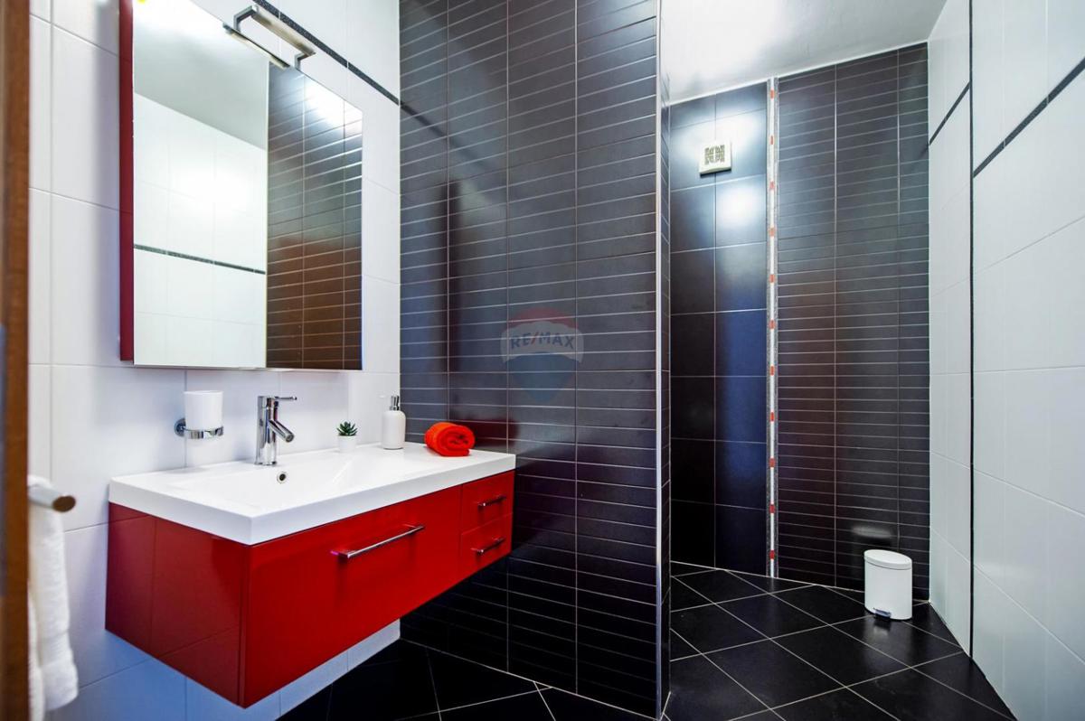 Istria, Rovigno – 7 km, Villa di lusso, zona tranquilla – Terreno 1719 m²