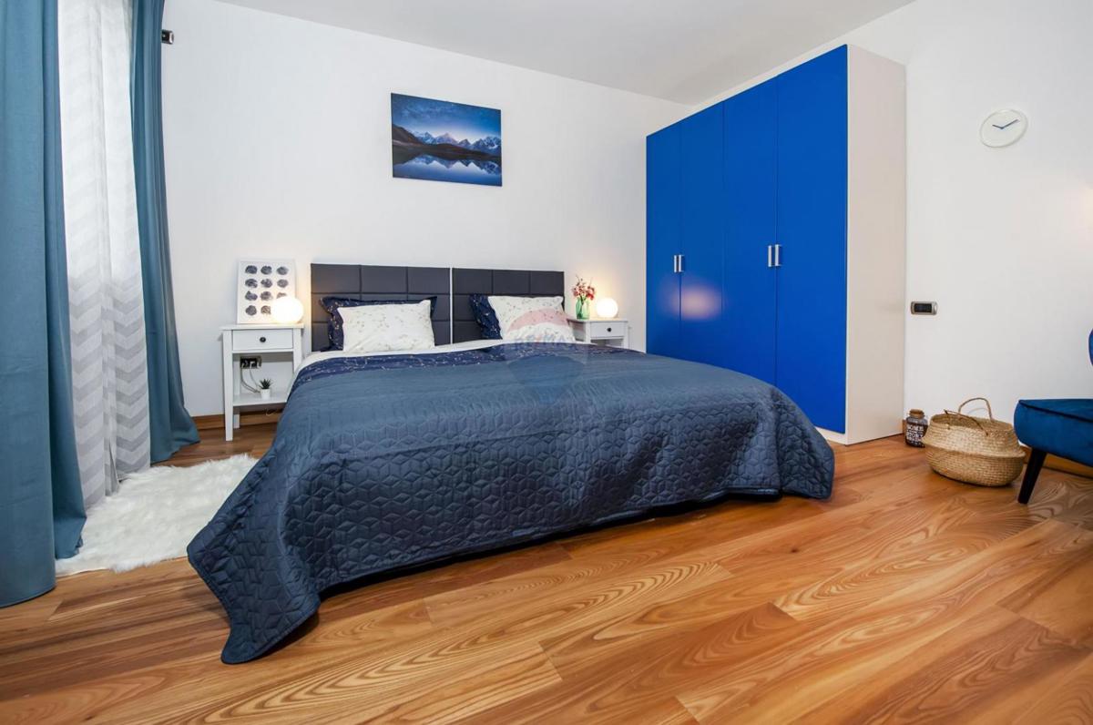 Istria, Rovigno – 7 km, Villa di lusso, zona tranquilla – Terreno 1719 m²