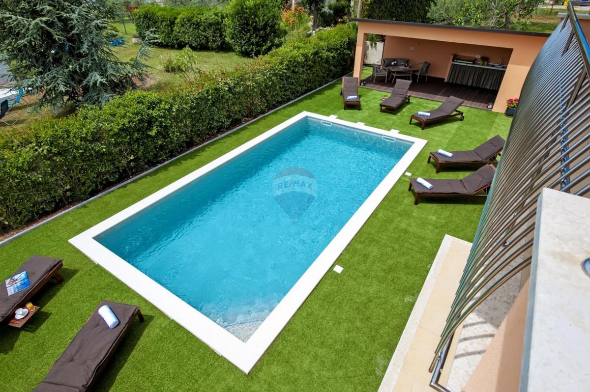 Istria, Rovigno – 7 km, Villa di lusso, zona tranquilla – Terreno 1719 m²