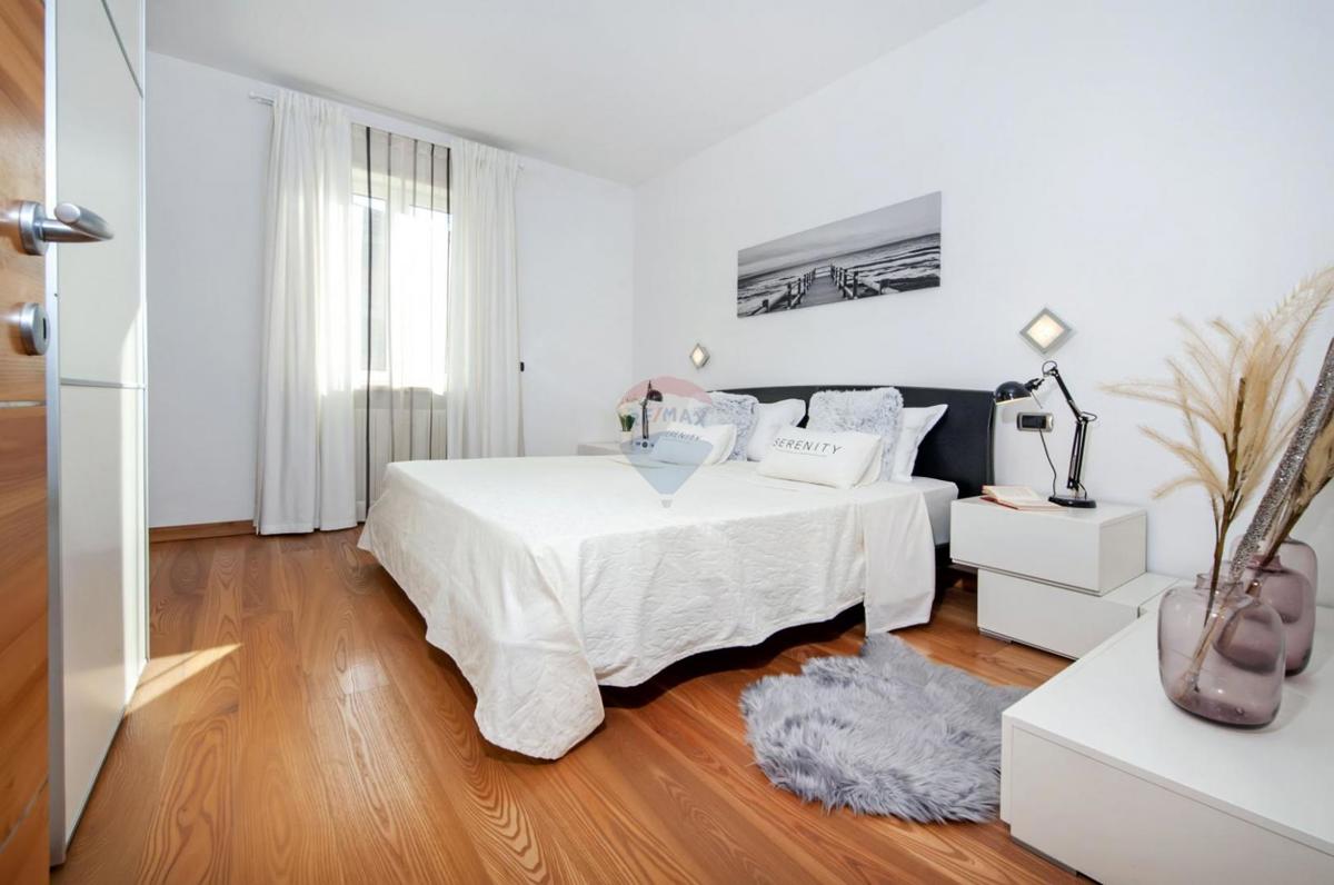 Istria, Rovigno – 7 km, Villa di lusso, zona tranquilla – Terreno 1719 m²