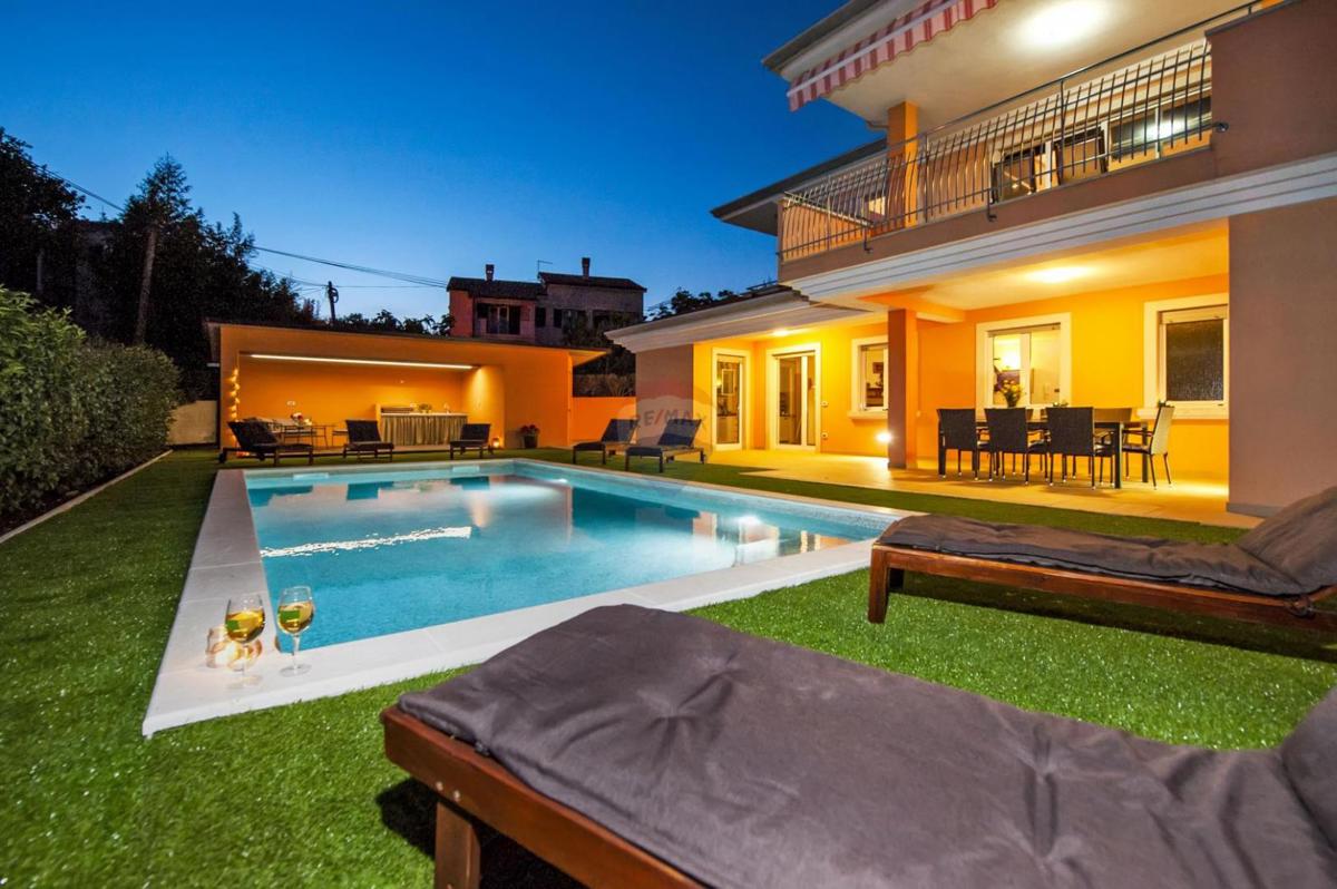 Istria, Rovigno – 7 km, Villa di lusso, zona tranquilla – Terreno 1719 m²