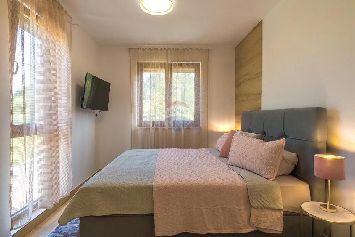 ISTRIA, SVETVINČENAT – Moderna casa bifamiliare con piscina