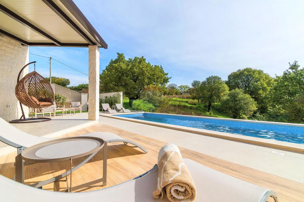 ISTRIA, SVETVINČENAT – Moderna casa bifamiliare con piscina
