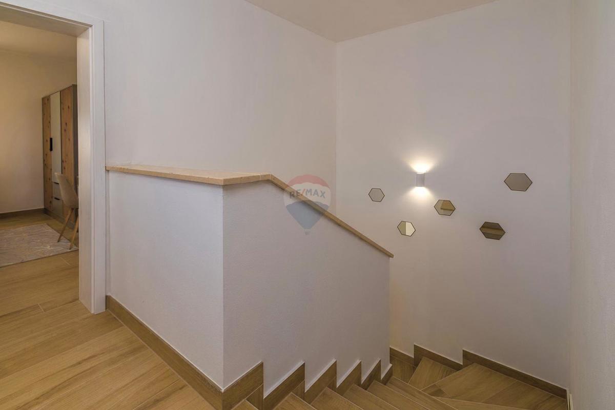 ISTRIA, SVETVINČENAT – Moderna casa bifamiliare con piscina