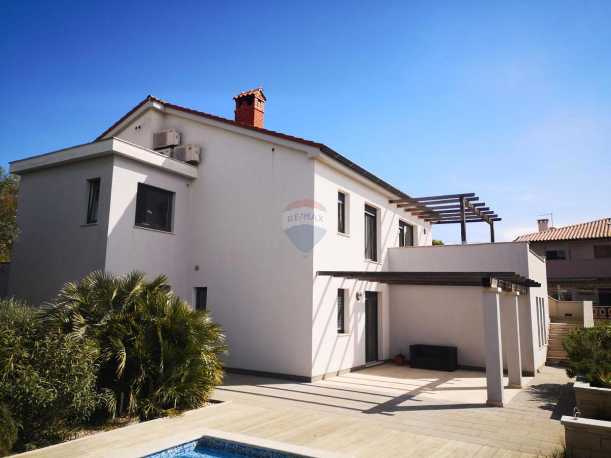 Casa okolica Pule, Pula, 250m2