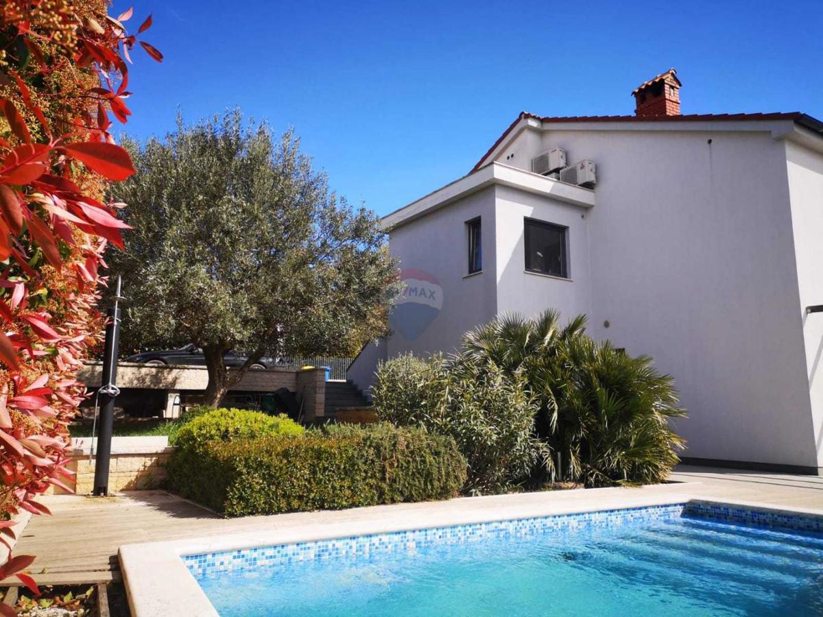 Casa okolica Pule, Pula, 250m2