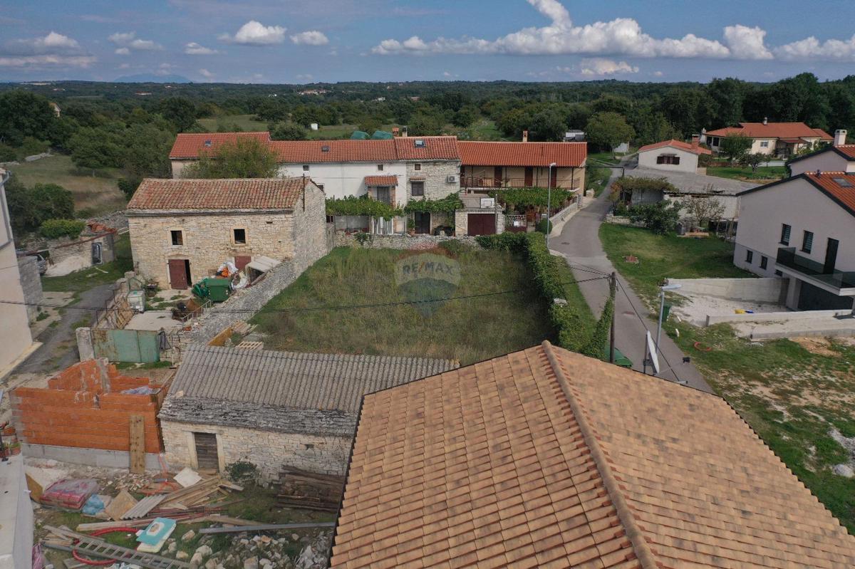 Istria – Kanfanar – Terreno edificabile con rudere registrato