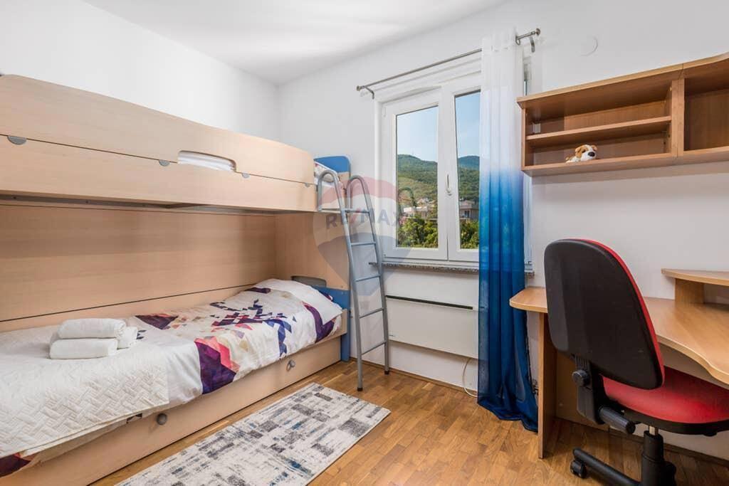 OPATIJA, POBRI - Appartamento 70m2 con una bellissima vista sul mare  