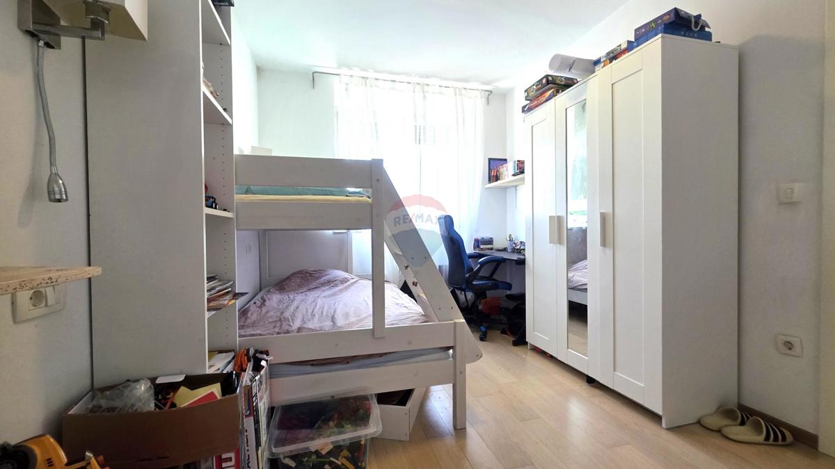 Istria, Novigrad – Ampio appartamento familiare con vista mare