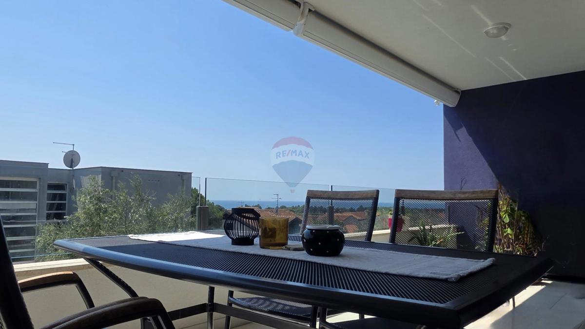Istria, Novigrad – Ampio appartamento familiare con vista mare