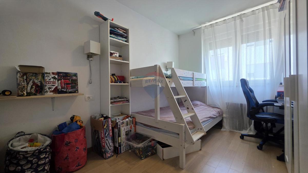 Istria, Novigrad – Ampio appartamento familiare con vista mare