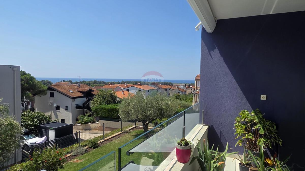 Istria, Novigrad – Ampio appartamento familiare con vista mare