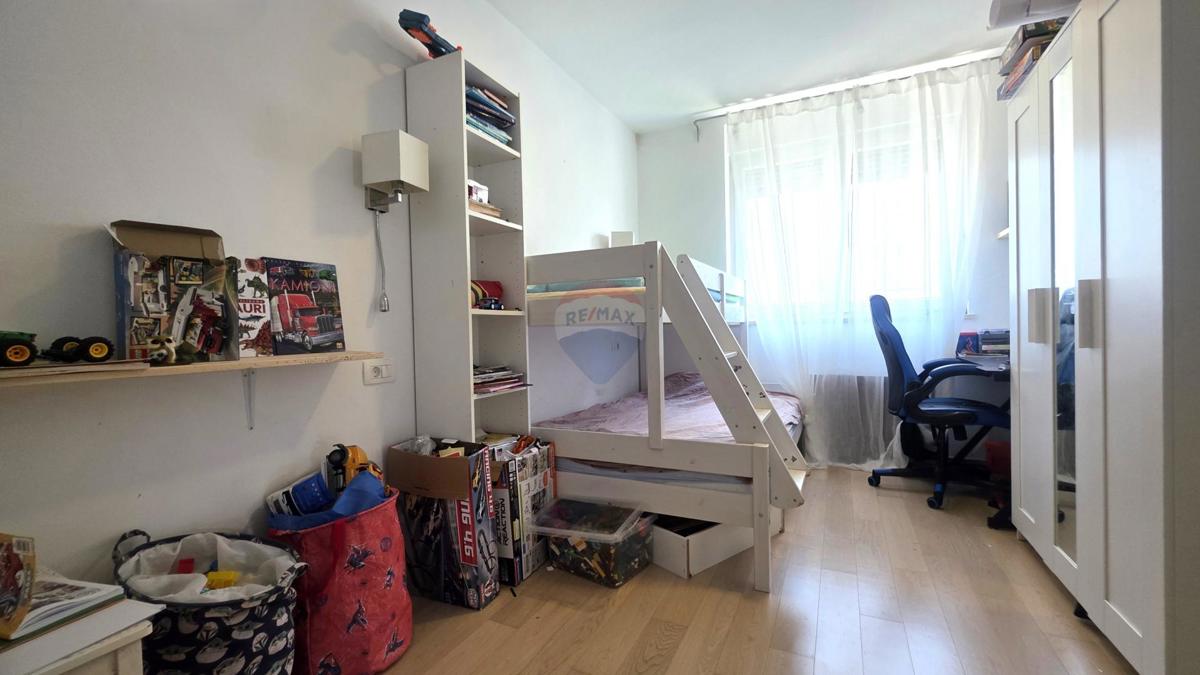 Istria, Novigrad – Ampio appartamento familiare con vista mare