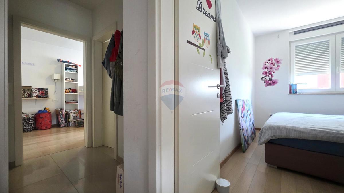 Istria, Novigrad – Ampio appartamento familiare con vista mare