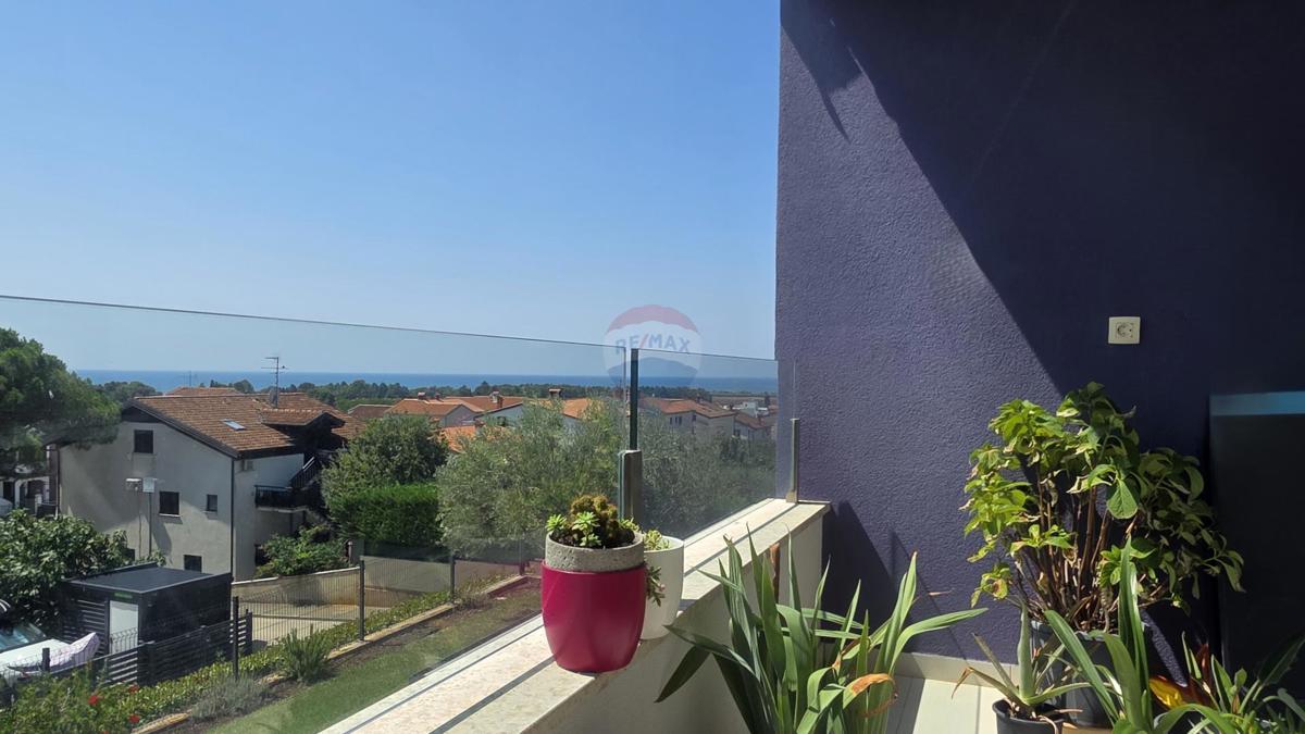 Istria, Novigrad – Ampio appartamento familiare con vista mare