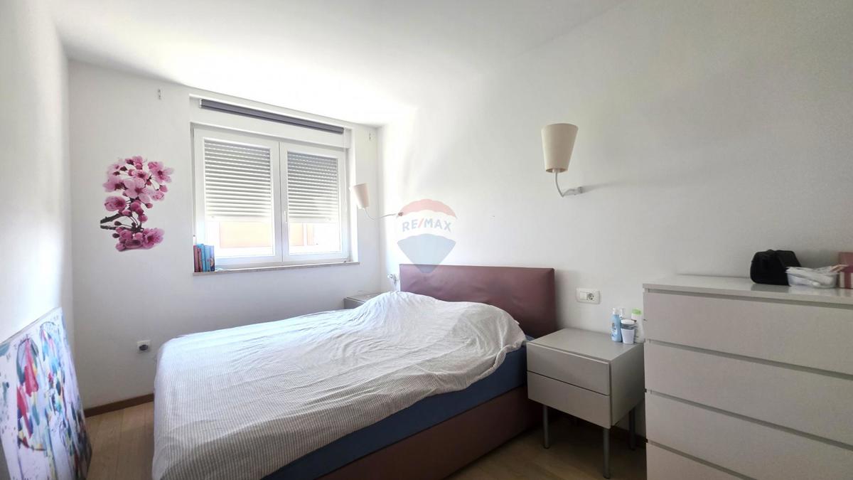 Istria, Novigrad – Ampio appartamento familiare con vista mare