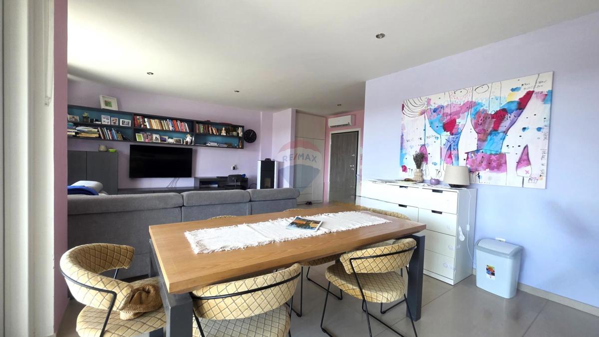 Istria, Novigrad – Ampio appartamento familiare con vista mare