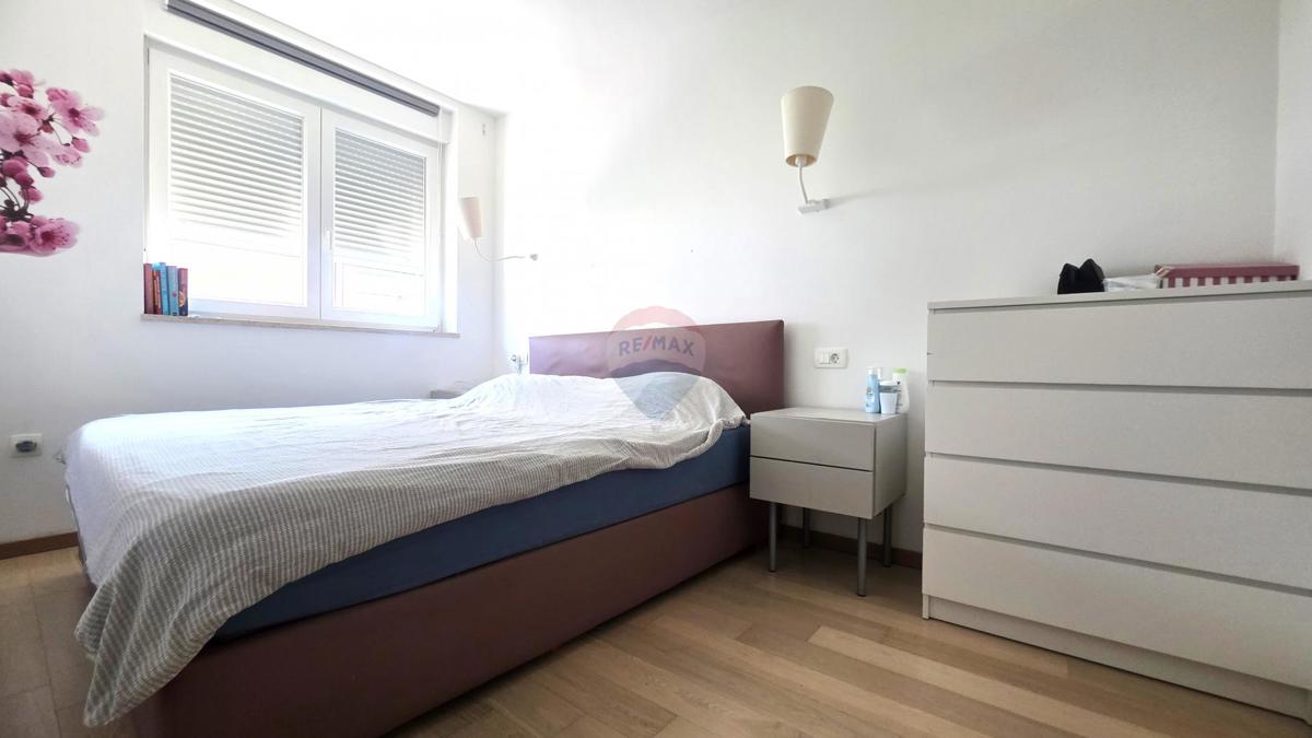 Istria, Novigrad – Ampio appartamento familiare con vista mare