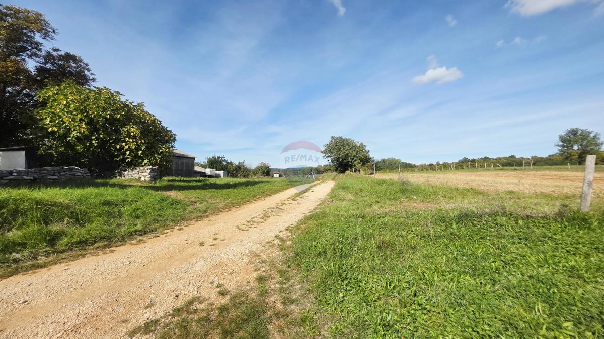 Terreno edificabile Oprtalj, 453m2