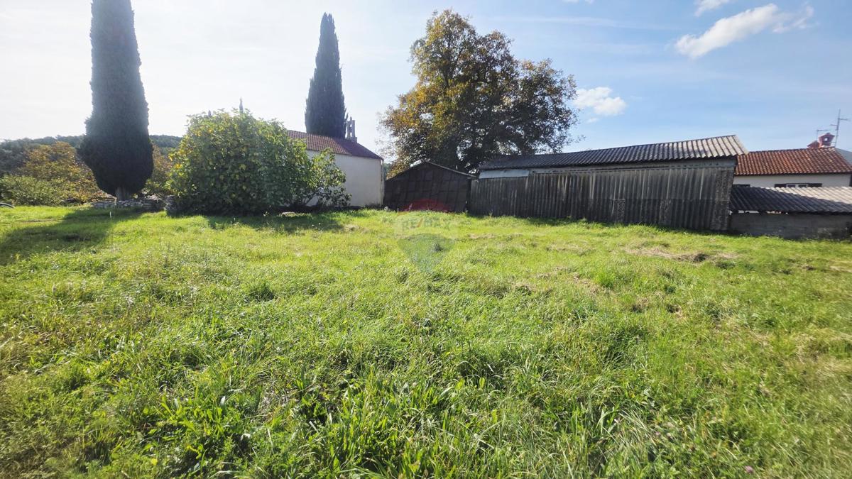 Terreno edificabile Oprtalj, 453m2